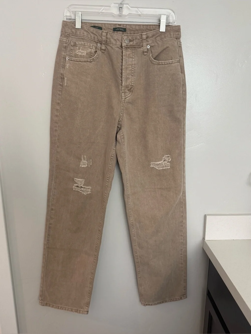 Wild Fable Beige/Taupe high rise Straight Leg Jeans. Size 8.